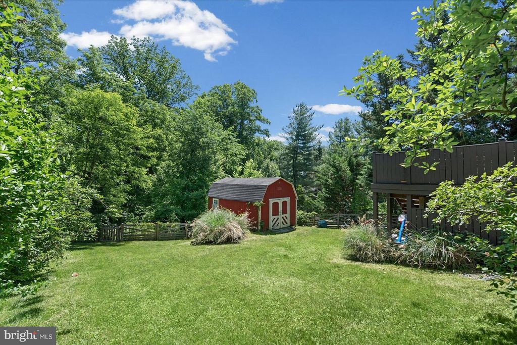 Image 39 of property listing at 2 TOPWOOD CT, Parkville, MD 21234