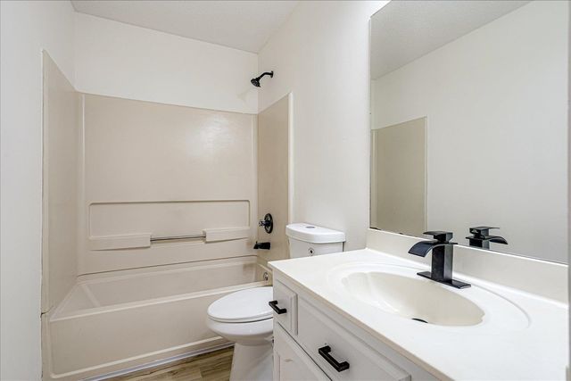 6864 LAGRANGE HILL RD, Cordova, TN 38018