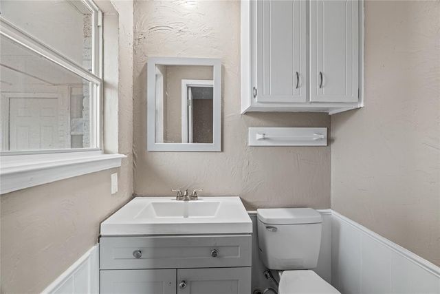 312 E Greenwood Lane, Mustang, OK 73064