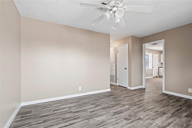 312 E Greenwood Lane, Mustang, OK 73064