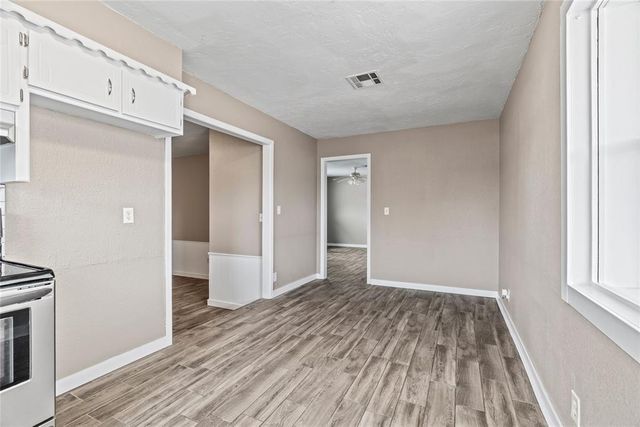 312 E Greenwood Lane, Mustang, OK 73064