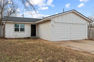 312 E Greenwood Lane, Mustang, OK 73064