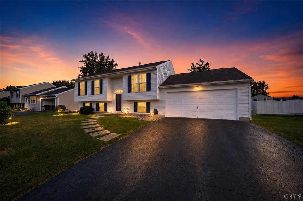 5732 Boulia Drive, Clay, NY 13041