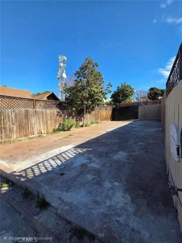 932 S Mott 3, Los Angeles, CA 90023