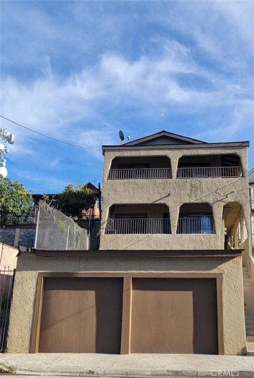 932 S Mott 3, Los Angeles, CA 90023