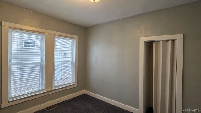 7542 Meadow Avenue, Warren, MI 48091