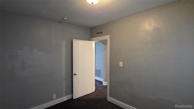 7542 Meadow Avenue, Warren, MI 48091