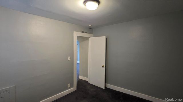 7542 Meadow Avenue, Warren, MI 48091