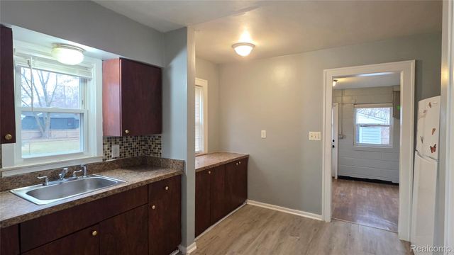 7542 Meadow Avenue, Warren, MI 48091