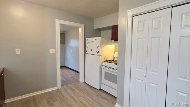 7542 Meadow Avenue, Warren, MI 48091