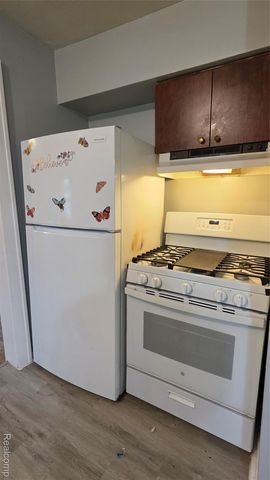 7542 Meadow Avenue, Warren, MI 48091