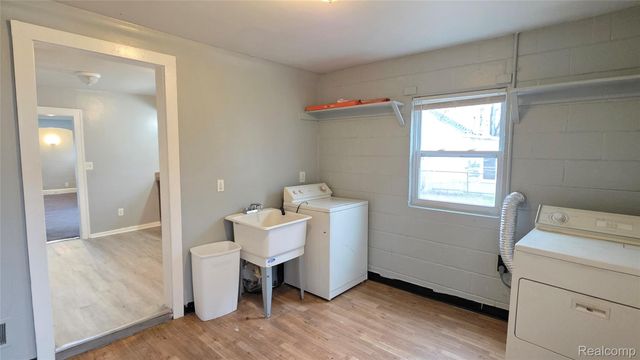 7542 Meadow Avenue, Warren, MI 48091