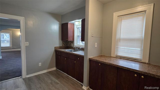 7542 Meadow Avenue, Warren, MI 48091