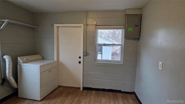 7542 Meadow Avenue, Warren, MI 48091