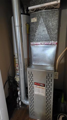 7542 Meadow Avenue, Warren, MI 48091