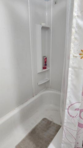 7542 Meadow Avenue, Warren, MI 48091