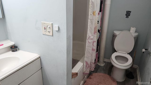 7542 Meadow Avenue, Warren, MI 48091