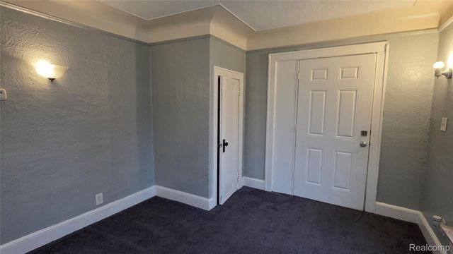 7542 Meadow Avenue, Warren, MI 48091