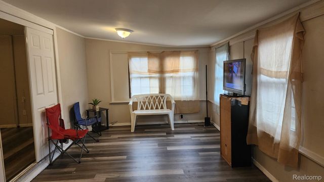 7542 Meadow Avenue, Warren, MI 48091