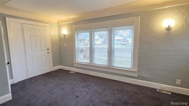 7542 Meadow Avenue, Warren, MI 48091