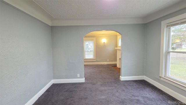 7542 Meadow Avenue, Warren, MI 48091