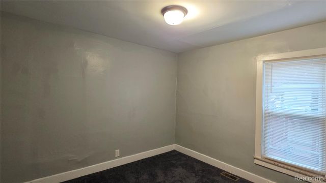 7542 Meadow Avenue, Warren, MI 48091