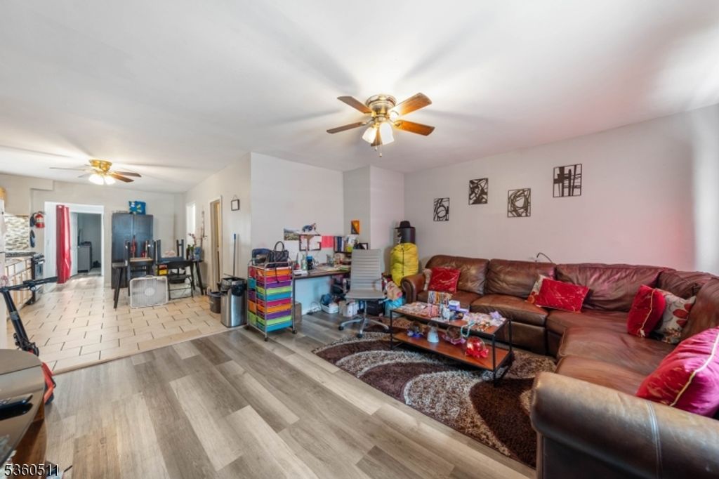 51 Geneva St, Elizabeth City, NJ 07206