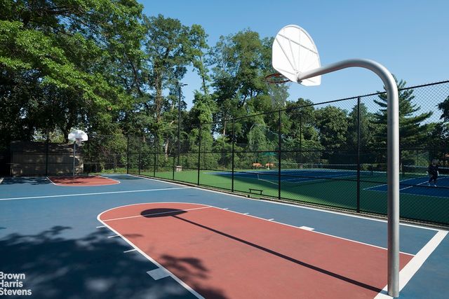 5700 Arlington Ave Apt 22A, New York City, NY 10471