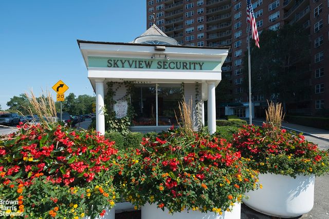 5700 Arlington Ave Apt 22A, New York City, NY 10471