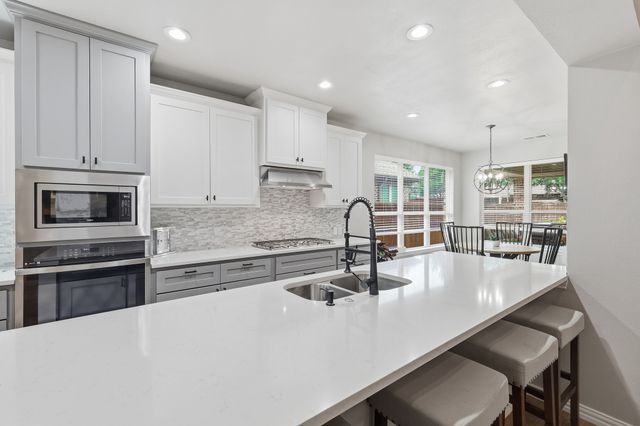 8313 Primrose Trail, Lantana, TX 76226