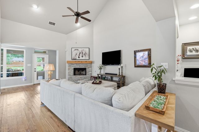 8313 Primrose Trail, Lantana, TX 76226