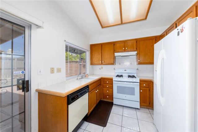 16880 Glennaire Avenue, Victorville, CA 92395