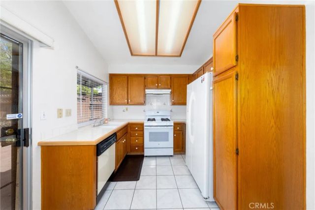 16880 Glennaire Avenue, Victorville, CA 92395