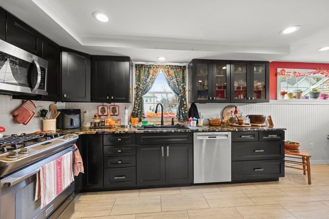 83 Oklahoma St, Springfield, MA 01104