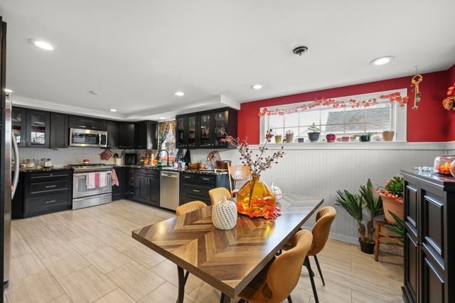 83 Oklahoma St, Springfield, MA 01104