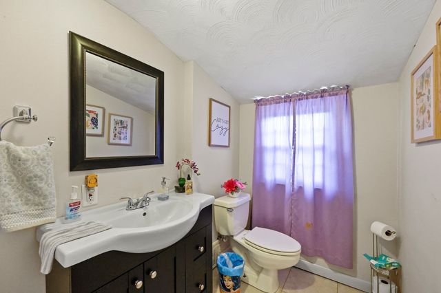 83 Oklahoma St, Springfield, MA 01104