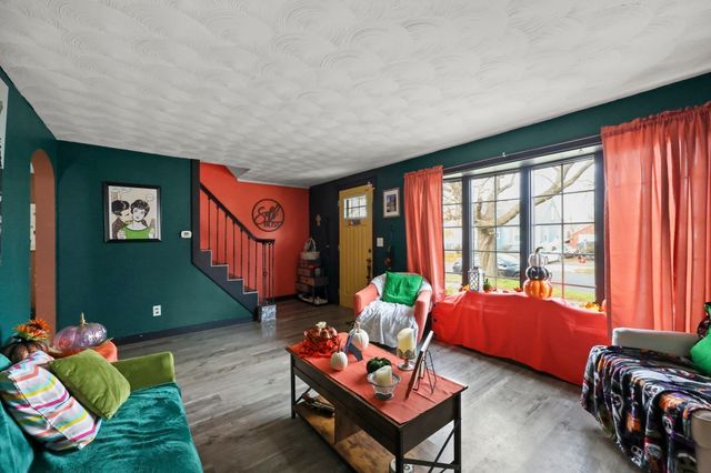 83 Oklahoma St, Springfield, MA 01104