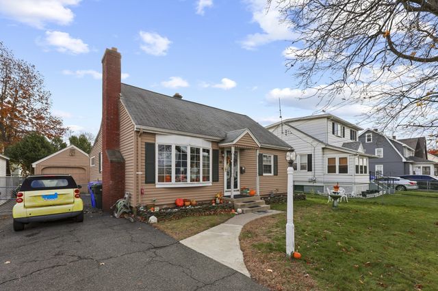 83 Oklahoma St, Springfield, MA 01104