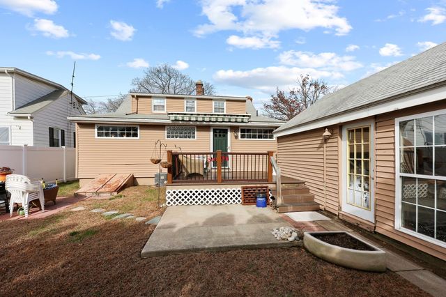83 Oklahoma St, Springfield, MA 01104