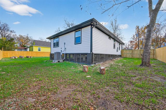 512 W Jefferson Street, Brenham, TX 77833