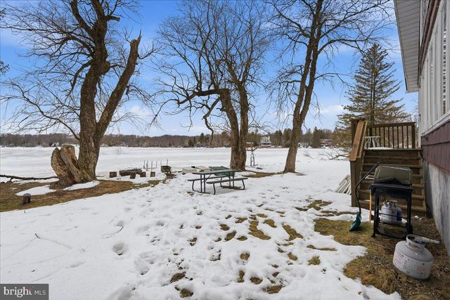 7698 LAKE SHORE DR, Pocono Lake, PA 18347