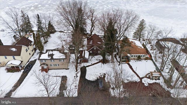 7698 LAKE SHORE DR, Pocono Lake, PA 18347