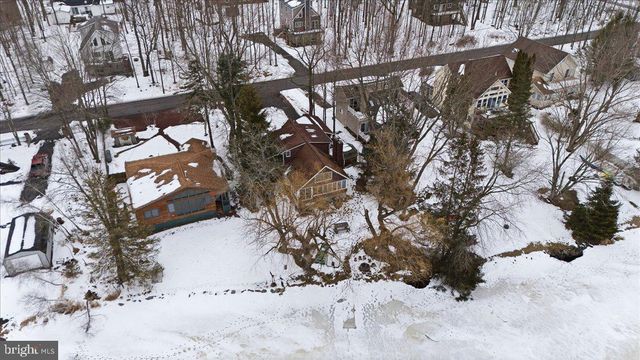 7698 LAKE SHORE DR, Pocono Lake, PA 18347