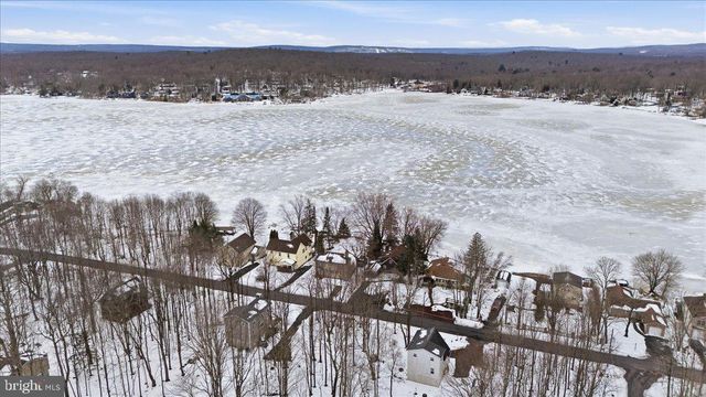 7698 LAKE SHORE DR, Pocono Lake, PA 18347