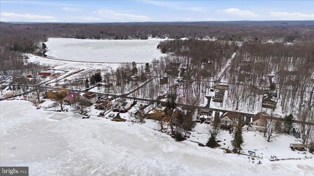7698 LAKE SHORE DR, Pocono Lake, PA 18347