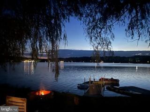 7698 LAKE SHORE DR, Pocono Lake, PA 18347