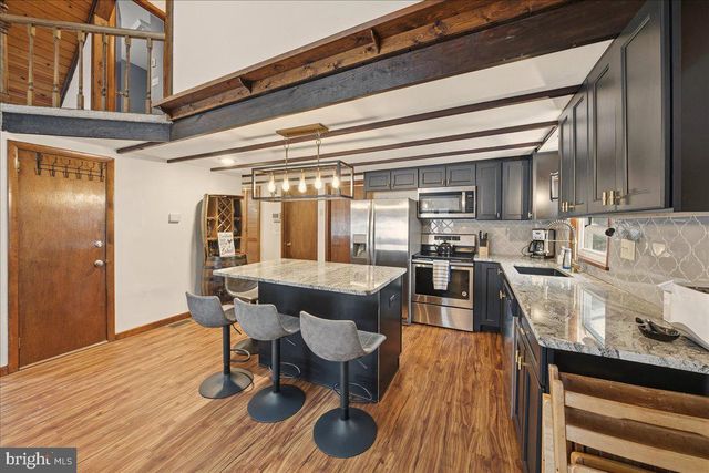 7698 LAKE SHORE DR, Pocono Lake, PA 18347