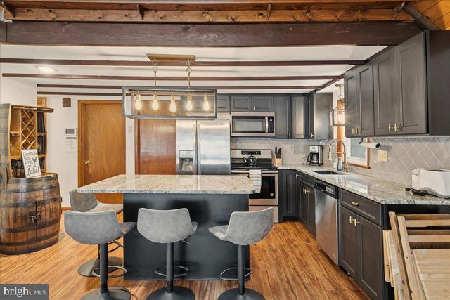 7698 LAKE SHORE DR, Pocono Lake, PA 18347