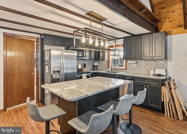 7698 LAKE SHORE DR, Pocono Lake, PA 18347