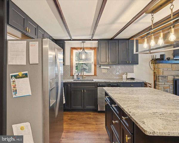 7698 LAKE SHORE DR, Pocono Lake, PA 18347